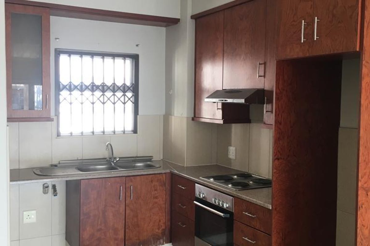 Prime property presents secure and spacious - Photo 5