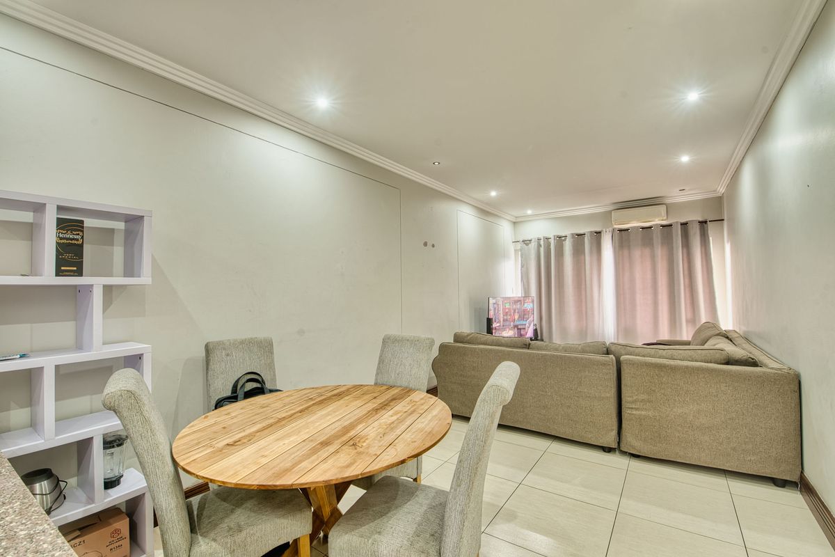 Prime property presents secure and spacious - Photo 2