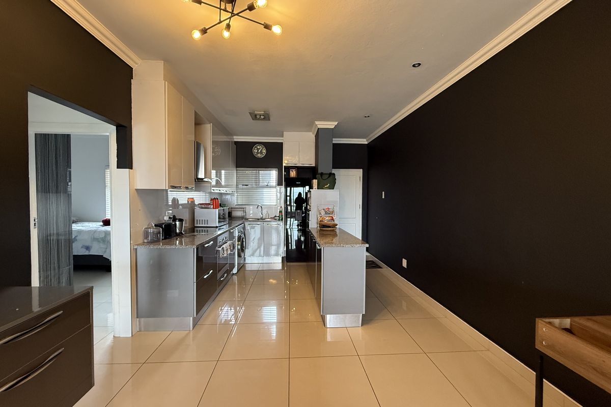 Stunning 2 Bed 2 Bath in Central Umhlanga - Photo 5