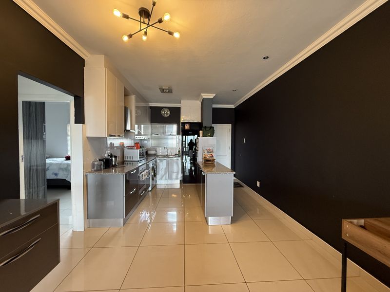 Stunning 2 Bed 2 Bath in Central Umhlanga - Photo 5