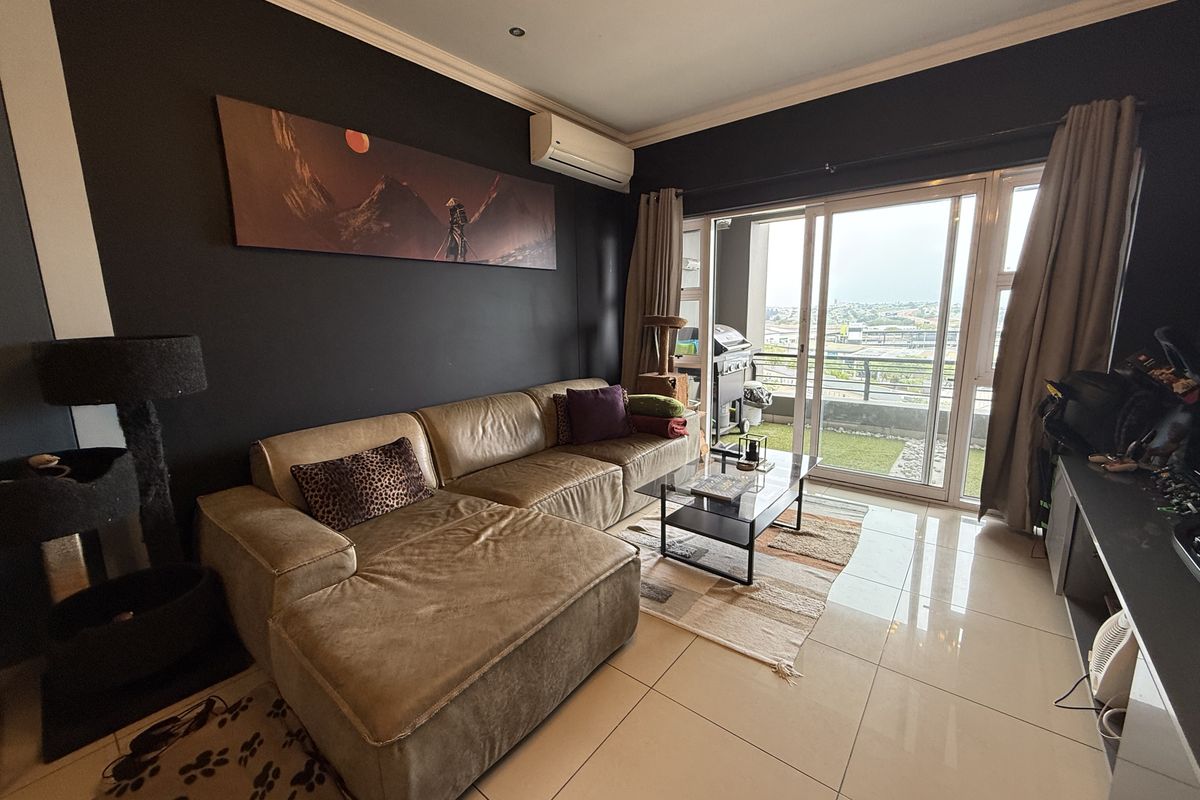 Stunning 2 Bed 2 Bath in Central Umhlanga - Photo 3