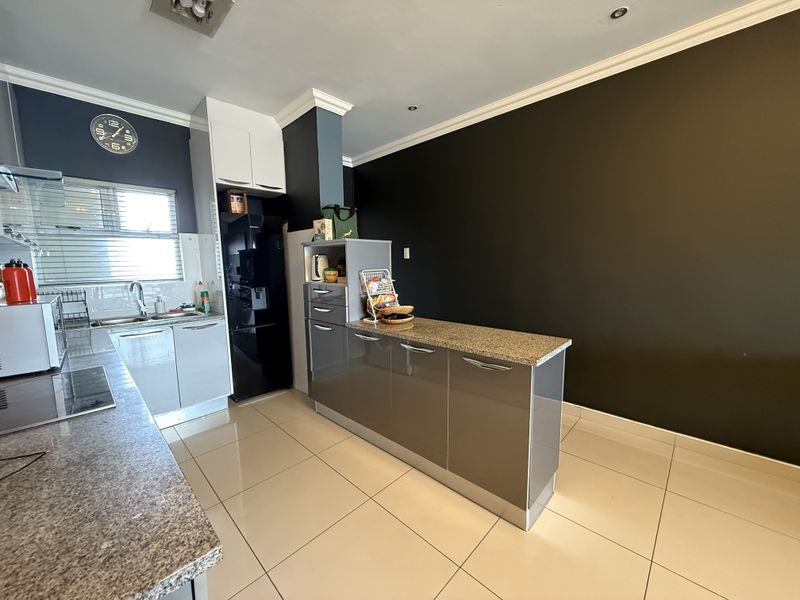 Stunning 2 Bed 2 Bath in Central Umhlanga - Photo 7