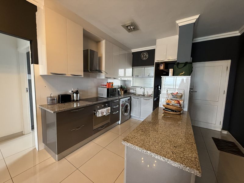 Stunning 2 Bed 2 Bath in Central Umhlanga - Photo 6