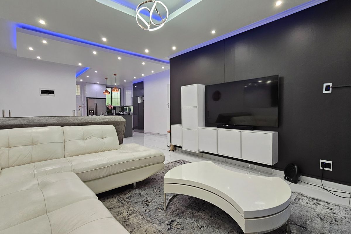 Fully Furnished 1 Bedroom, 1 Bathroom Apartment - Photo 2