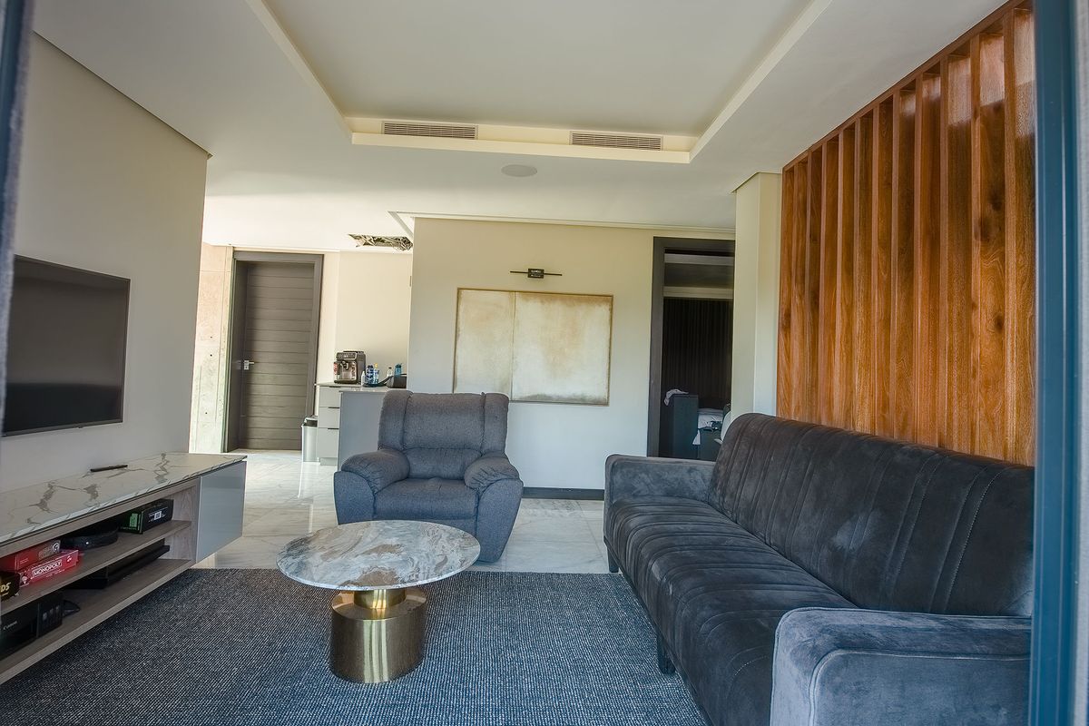 The perfect six bedroom family home - Photo 3