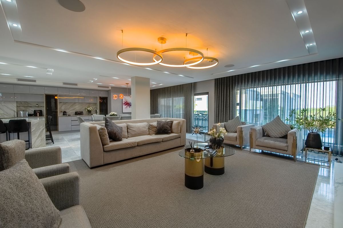 The perfect six bedroom family home - Photo 2