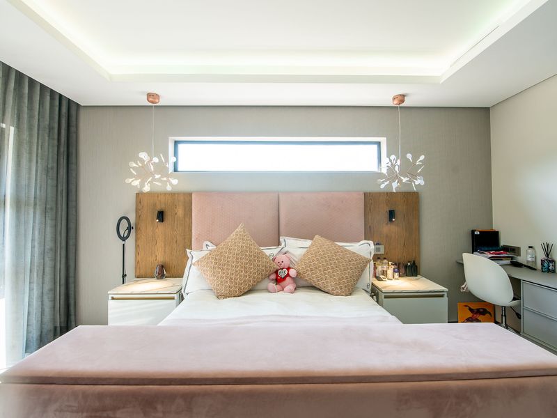 The perfect six bedroom family home - Photo 10