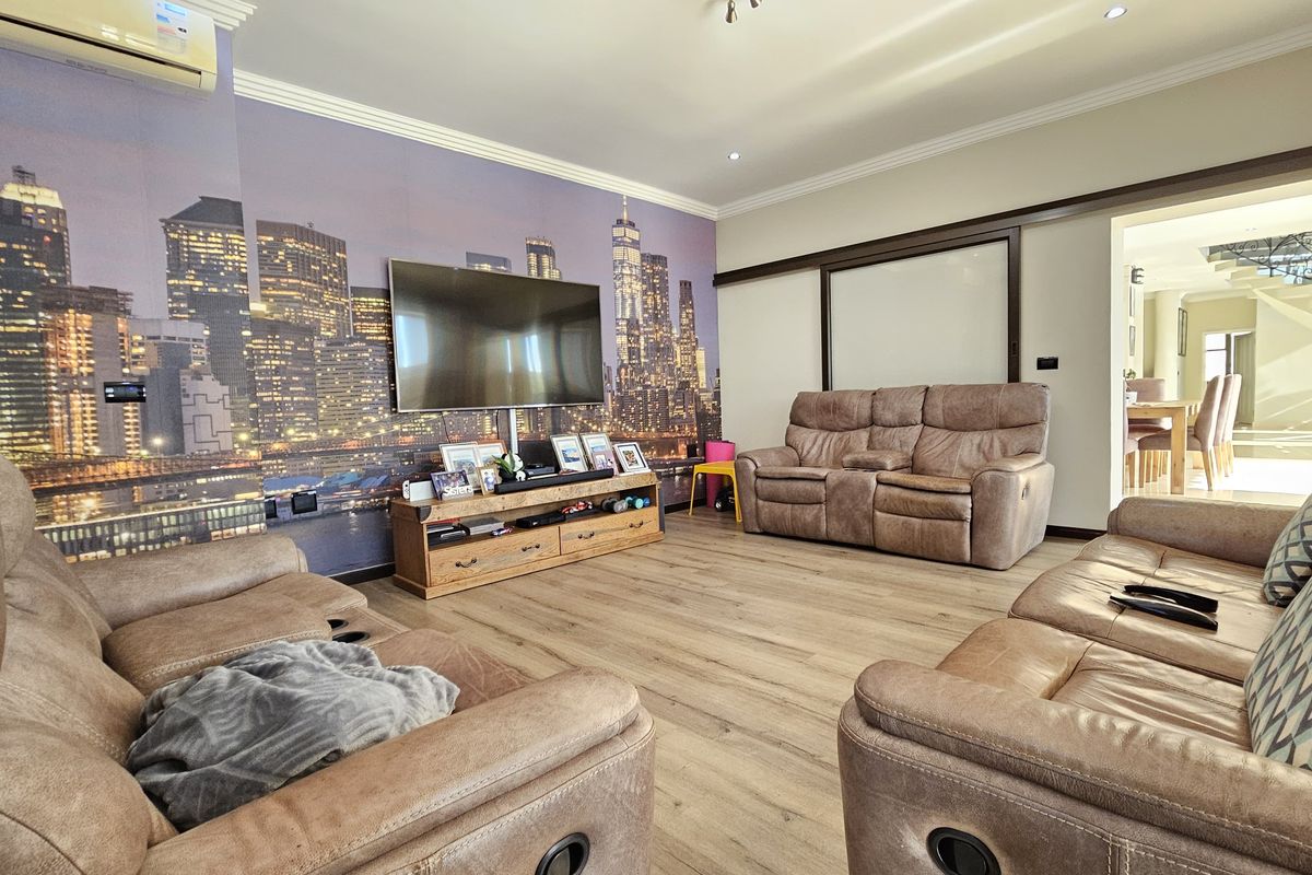 Luxurious 5-Bedroom Home for Sale in Izinga Park, Umhlanga - Photo 2