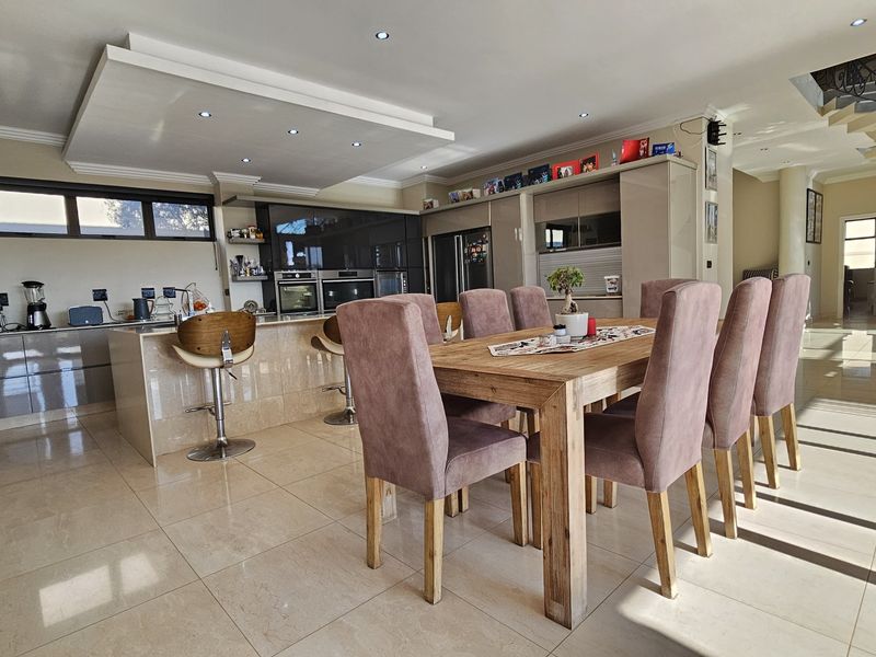 Luxurious 5-Bedroom Home for Sale in Izinga Park, Umhlanga - Photo 10