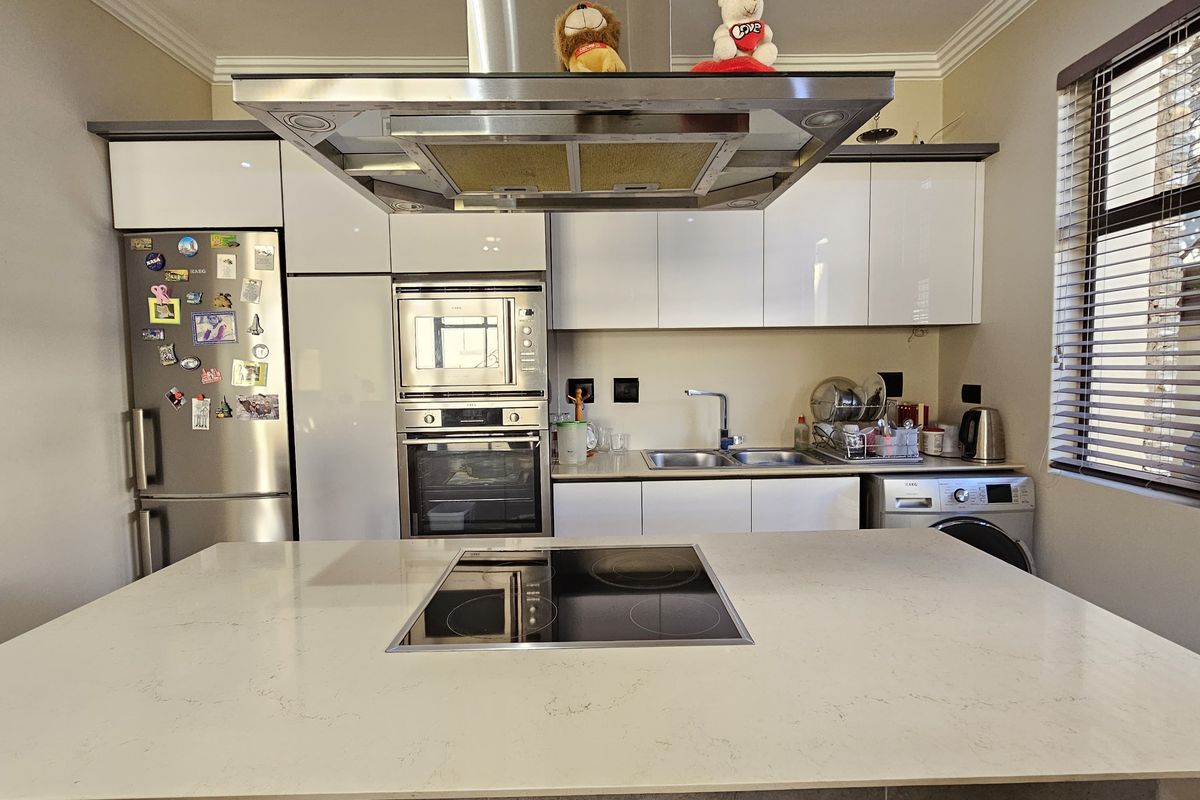 Luxurious 5-Bedroom Home for Sale in Izinga Park, Umhlanga - Photo 4