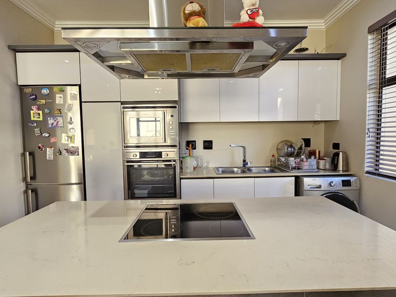 Luxurious 5-Bedroom Home for Sale in Izinga Park, Umhlanga - Photo 4