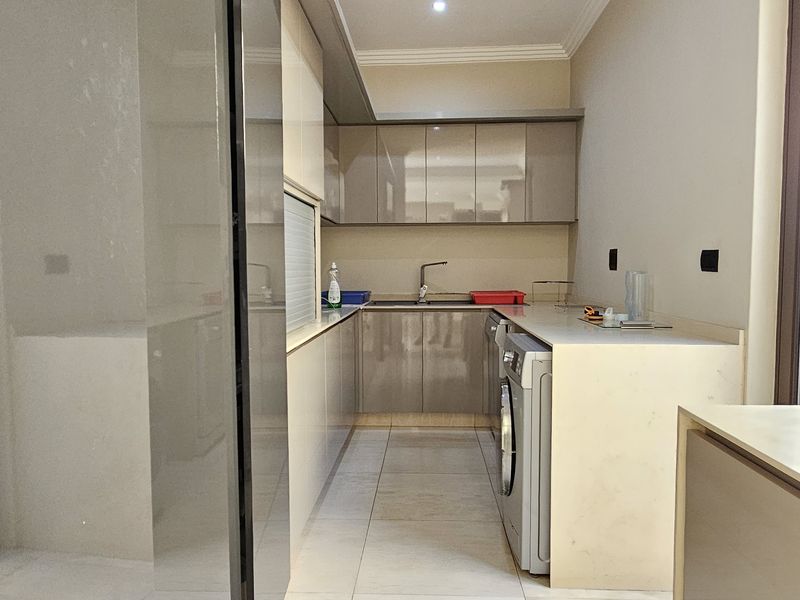 Luxurious 5-Bedroom Home for Sale in Izinga Park, Umhlanga - Photo 8