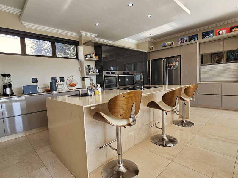 Luxurious 5-Bedroom Home for Sale in Izinga Park, Umhlanga - Photo 7