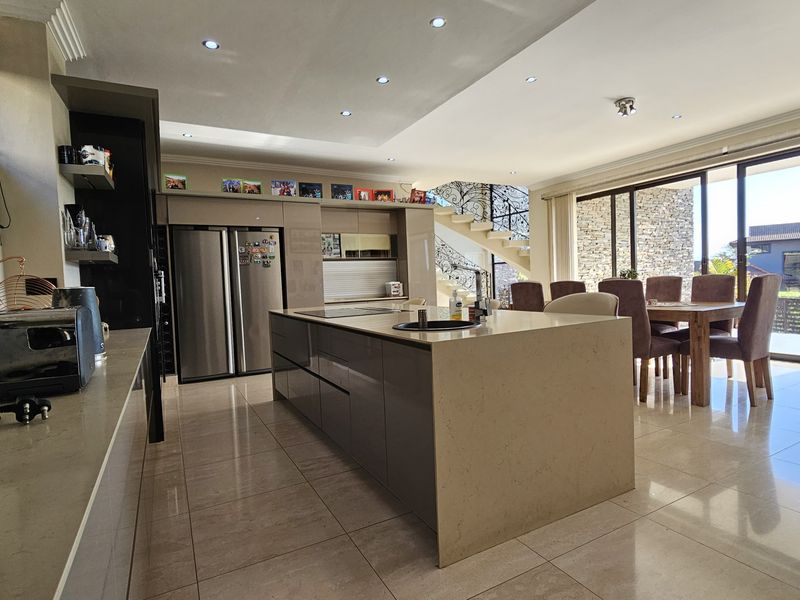 Luxurious 5-Bedroom Home for Sale in Izinga Park, Umhlanga - Photo 6