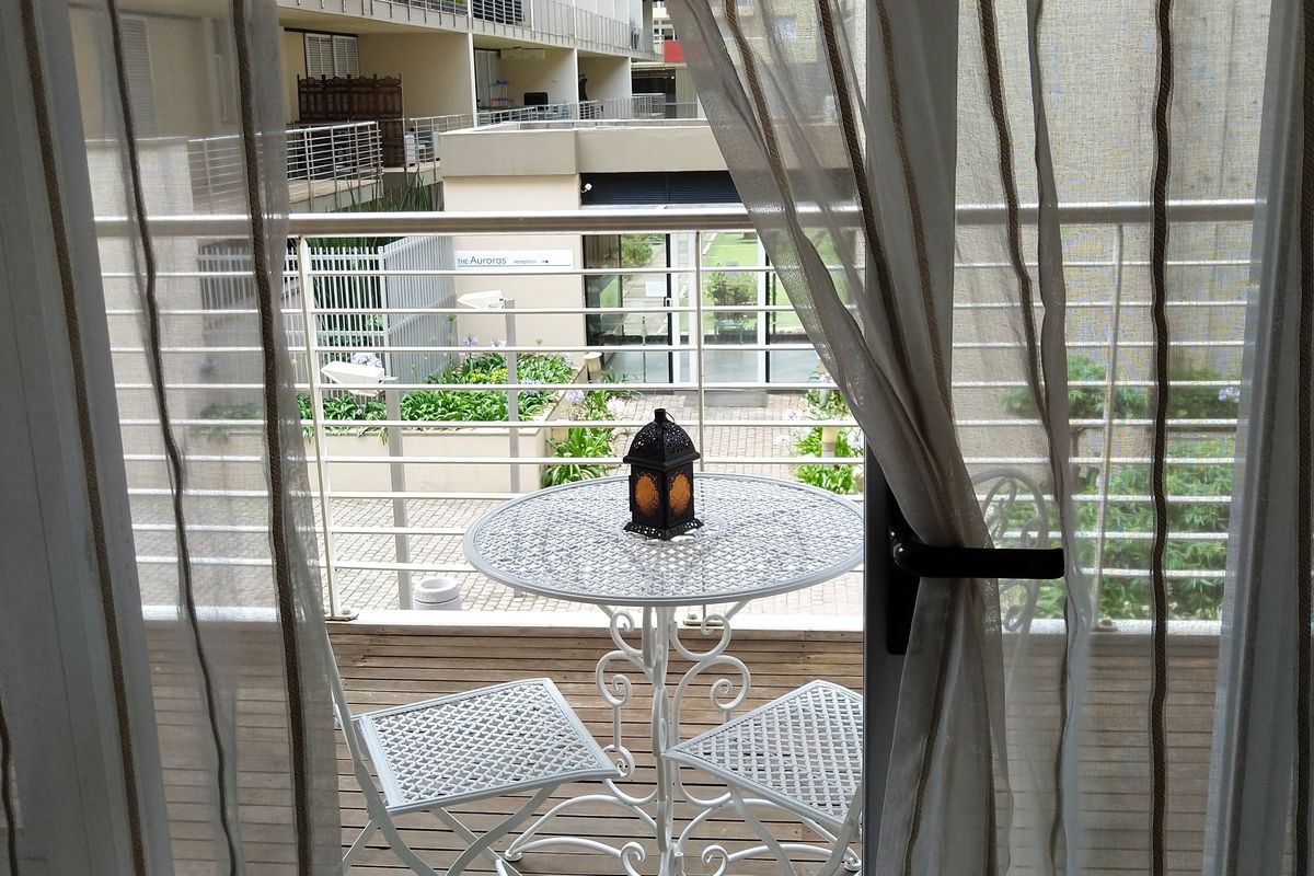 Stylish one bedroom for sale - Photo 2