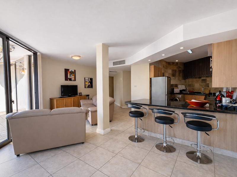 Coastal Living in the Heart of uMhlanga Rocks. Great Value. - Photo 9