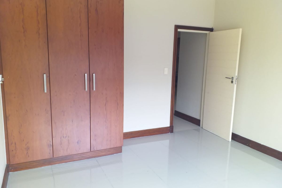 Prime property presents secure and spacious - Photo 4