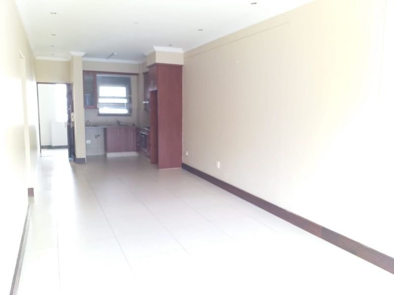 Prime property presents secure and spacious - Photo 2