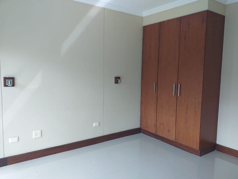 Prime property presents secure and spacious - Photo 8