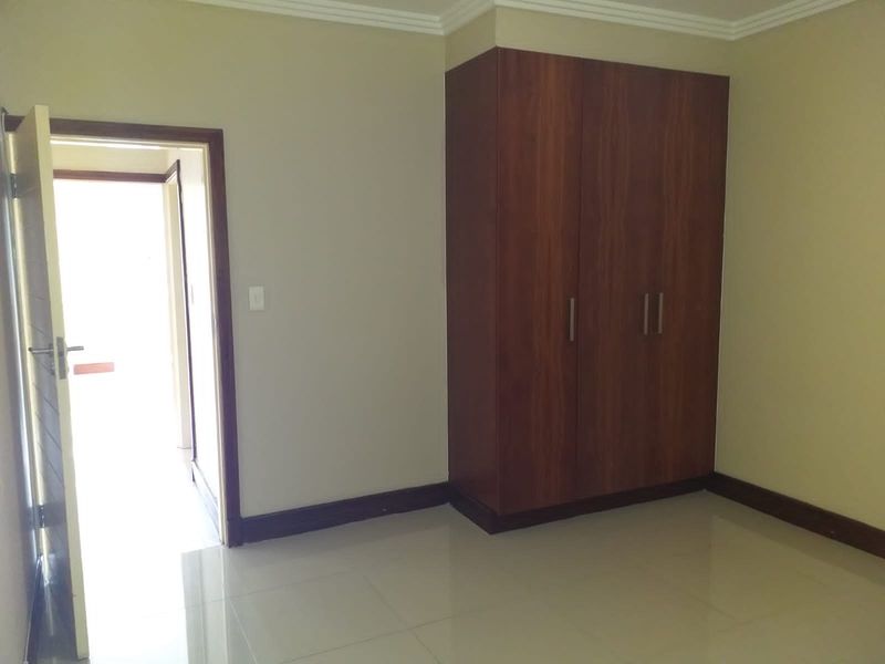Prime property presents secure and spacious - Photo 7