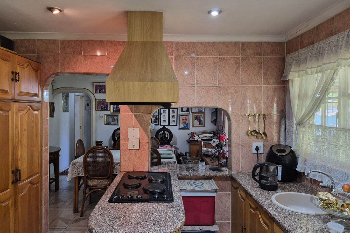 JUST LISTED ! FOR SALE - 3 BEDROOM FAMILY HOME IN WOODLANDS - Photo 4