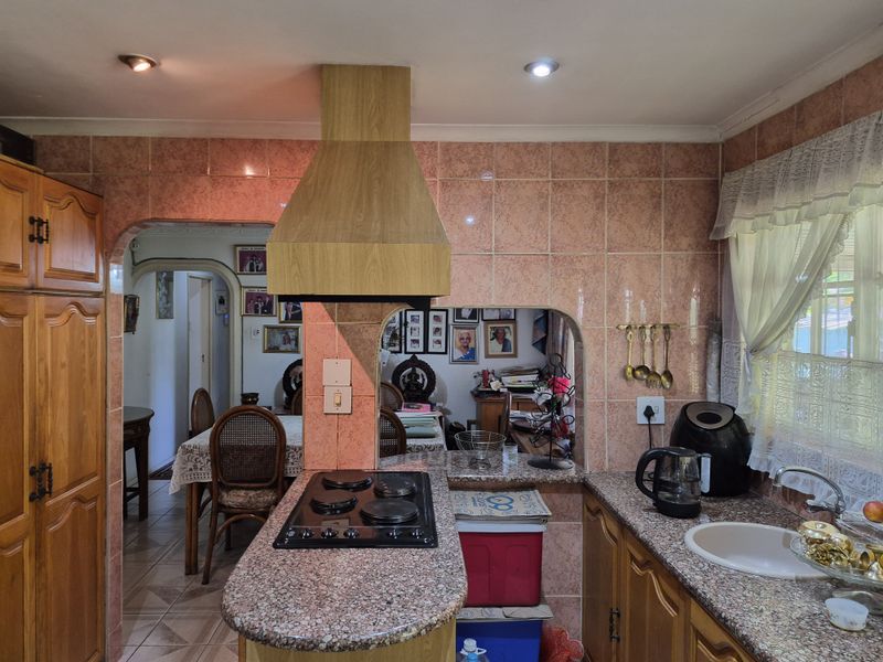 JUST LISTED ! FOR SALE - 3 BEDROOM FAMILY HOME IN WOODLANDS - Photo 4