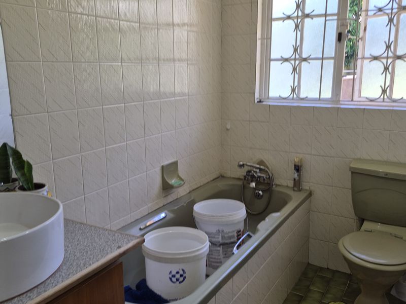 JUST LISTED ! FOR SALE - 3 BEDROOM FAMILY HOME IN WOODLANDS - Photo 9