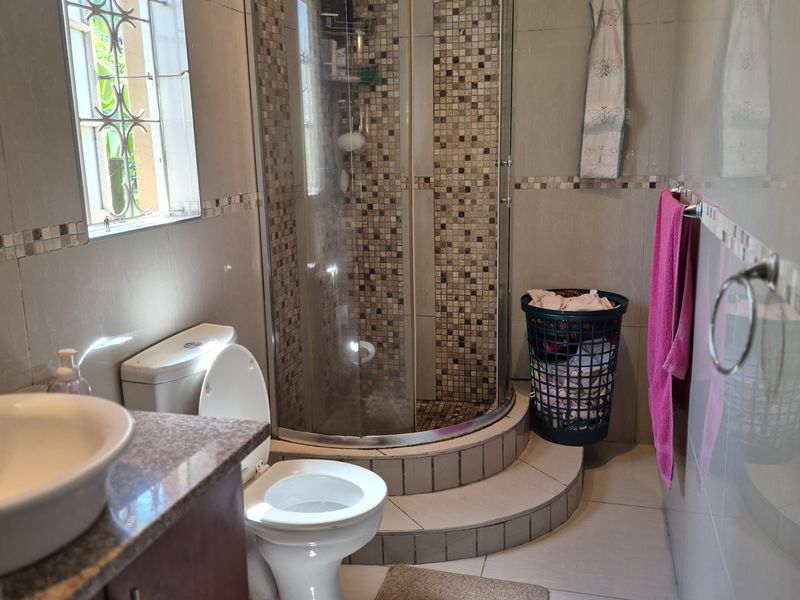 JUST LISTED ! FOR SALE - 3 BEDROOM FAMILY HOME IN WOODLANDS - Photo 8