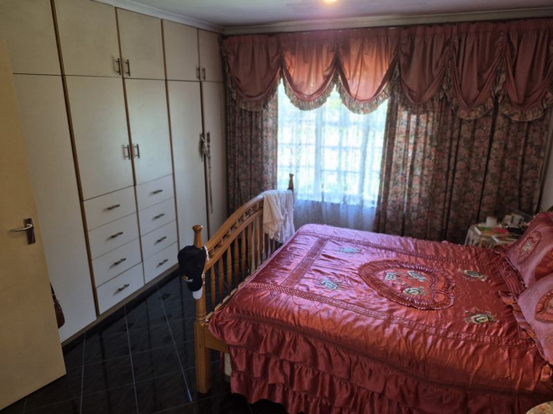 JUST LISTED ! FOR SALE - 3 BEDROOM FAMILY HOME IN WOODLANDS - Photo 6