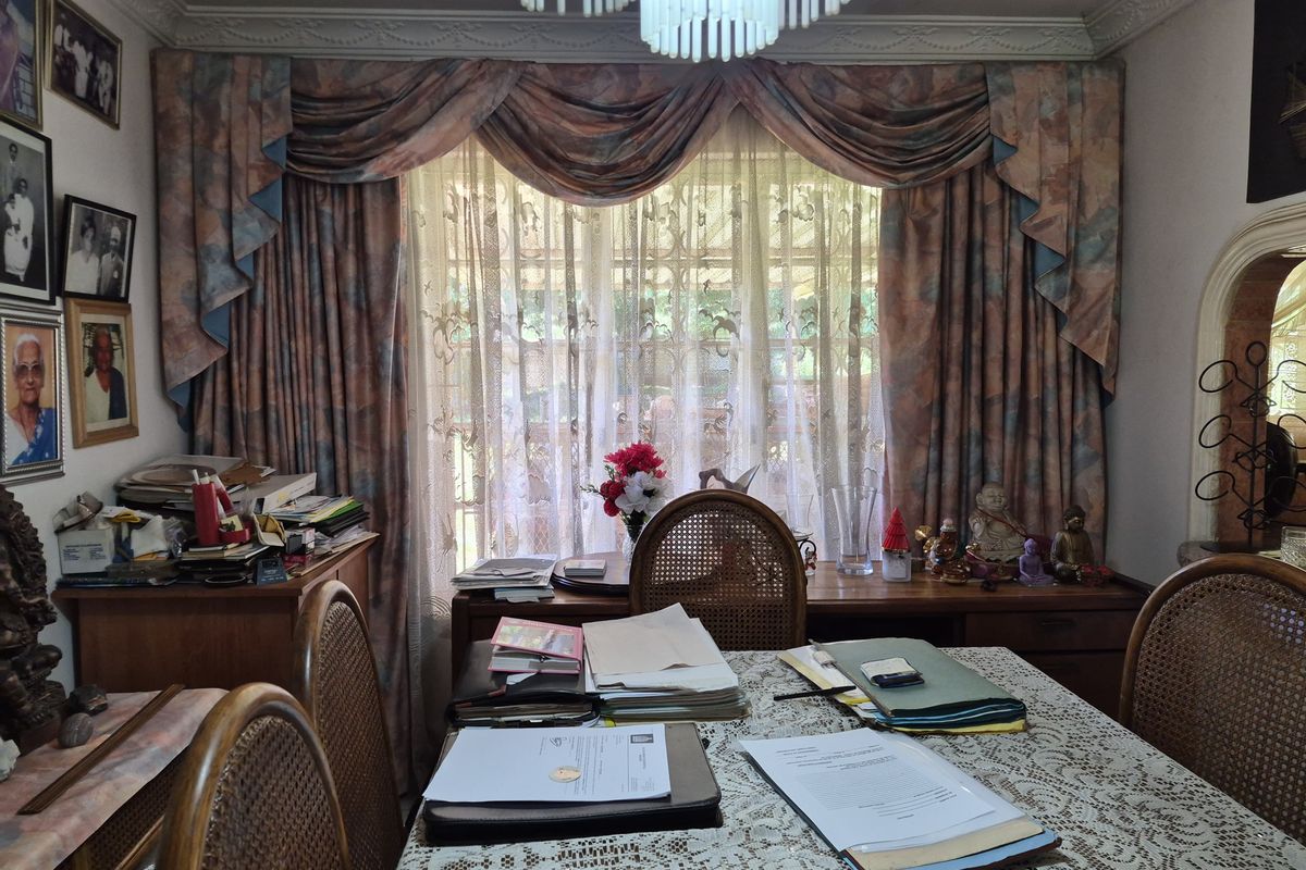 JUST LISTED ! FOR SALE - 3 BEDROOM FAMILY HOME IN WOODLANDS - Photo 3