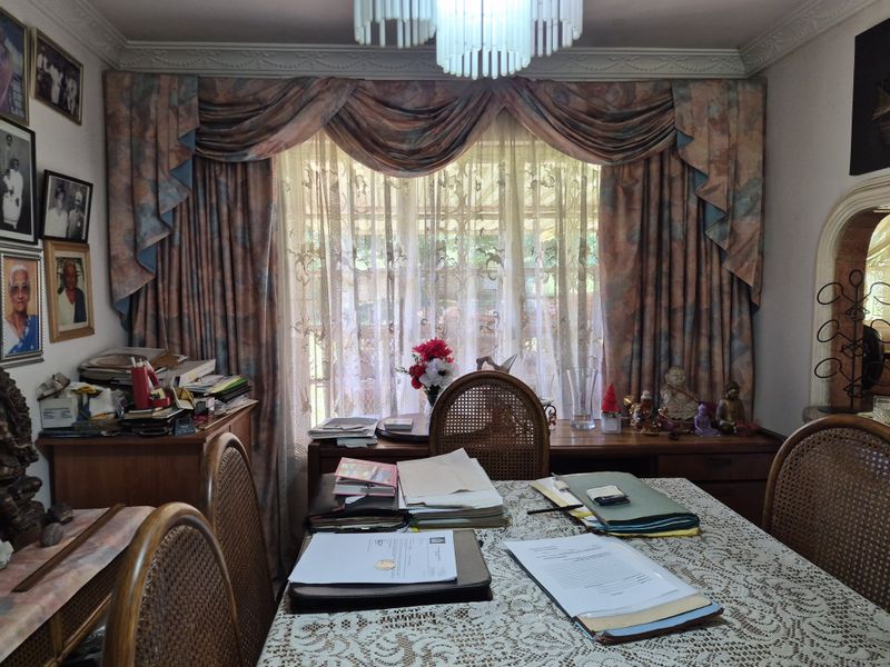 JUST LISTED ! FOR SALE - 3 BEDROOM FAMILY HOME IN WOODLANDS - Photo 3