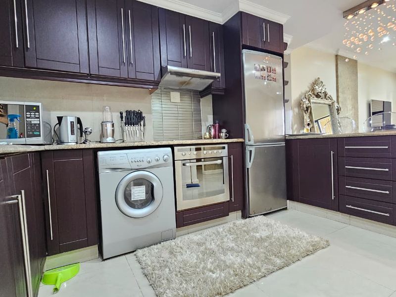 Stylish Furnished 2-Bed, 2-Bath Apartment in African Palm – Prime Umhlanga Location - Photo 6