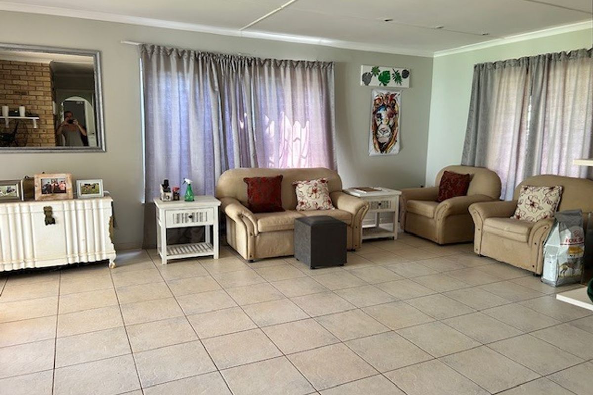 Spacious 3-Bedroom House For Rent In Glen Anil. - Photo 3