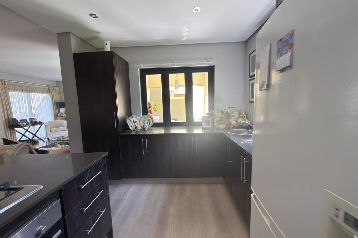 3 Bedroom 2 Bath Townhouse in The Woodland - Photo 2