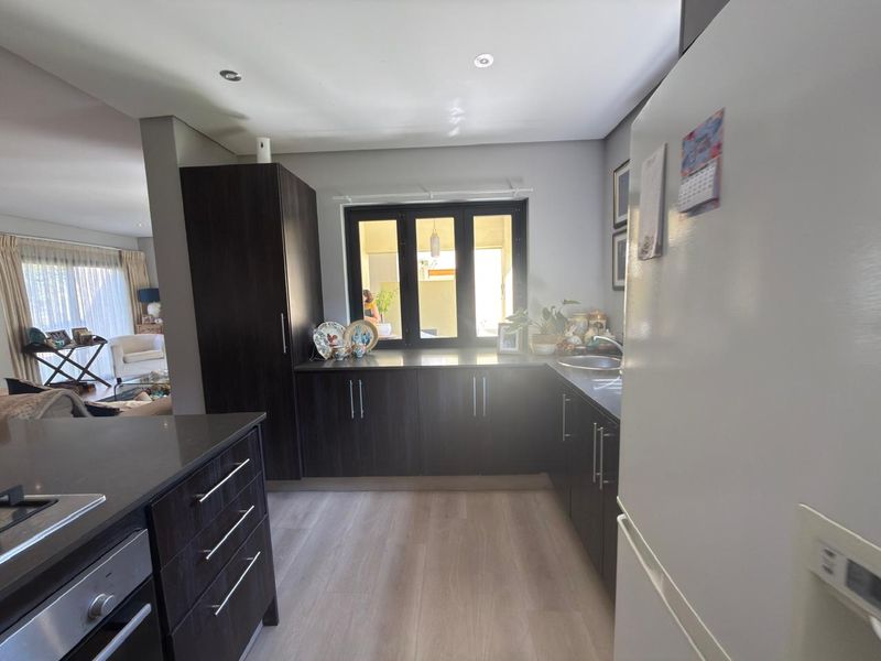 3 Bedroom 2 Bath Townhouse in The Woodland - Photo 2