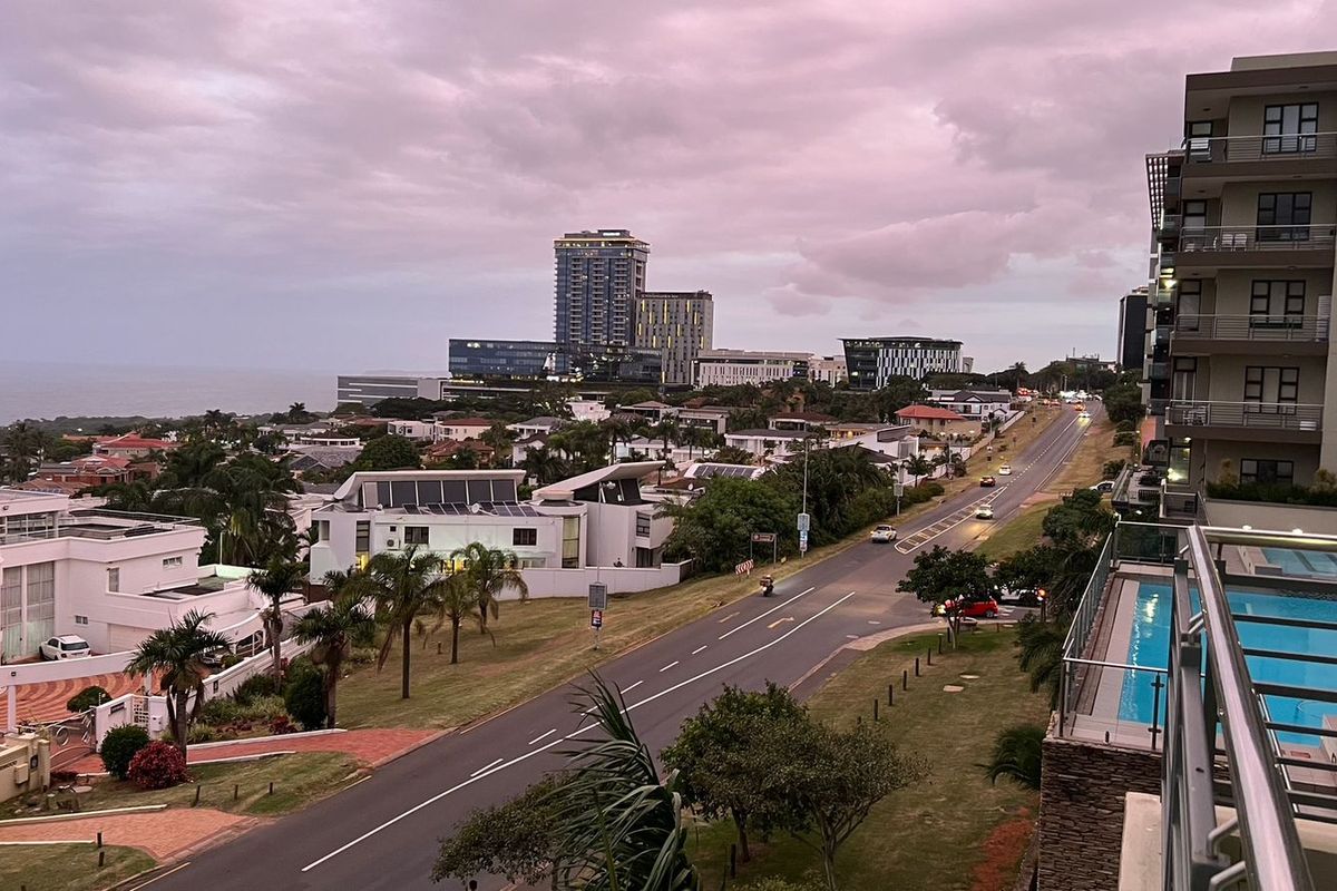 Elegant 3 Bedroom 2 Bathroom Fully Furnished Apartment - Photo 5