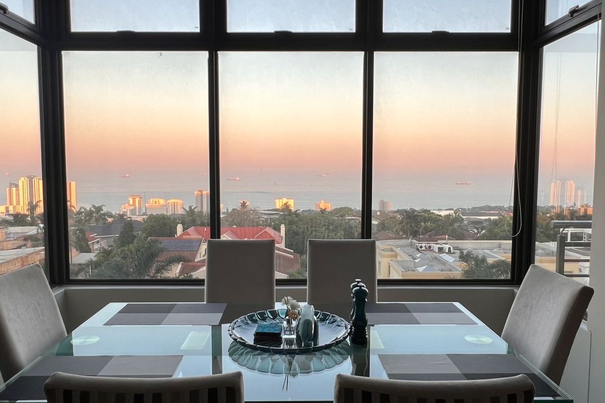 Elegant 3 Bedroom 2 Bathroom Fully Furnished Apartment - Photo 3