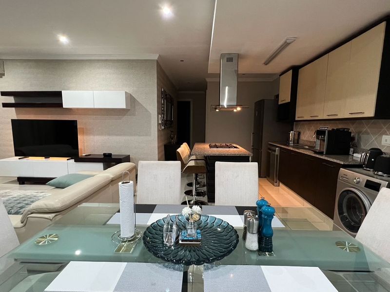 Elegant 3 Bedroom 2 Bathroom Fully Furnished Apartment - Photo 9