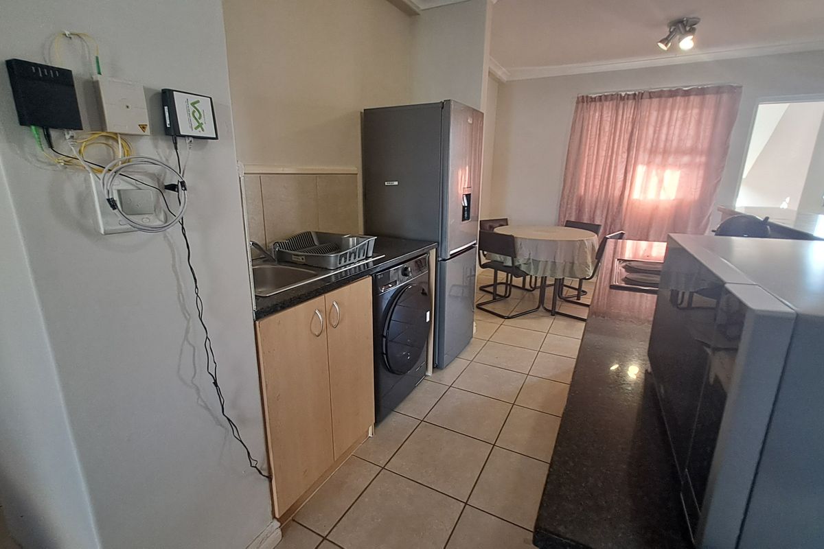 Fully Furnished 2-Bedroom, 2-Bathroom Apartment with Appliances - Photo 4