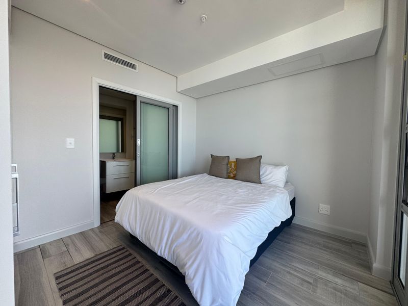 Spacious 2-Bedroom Apartment for Rent In Umhlanga. - Photo 2