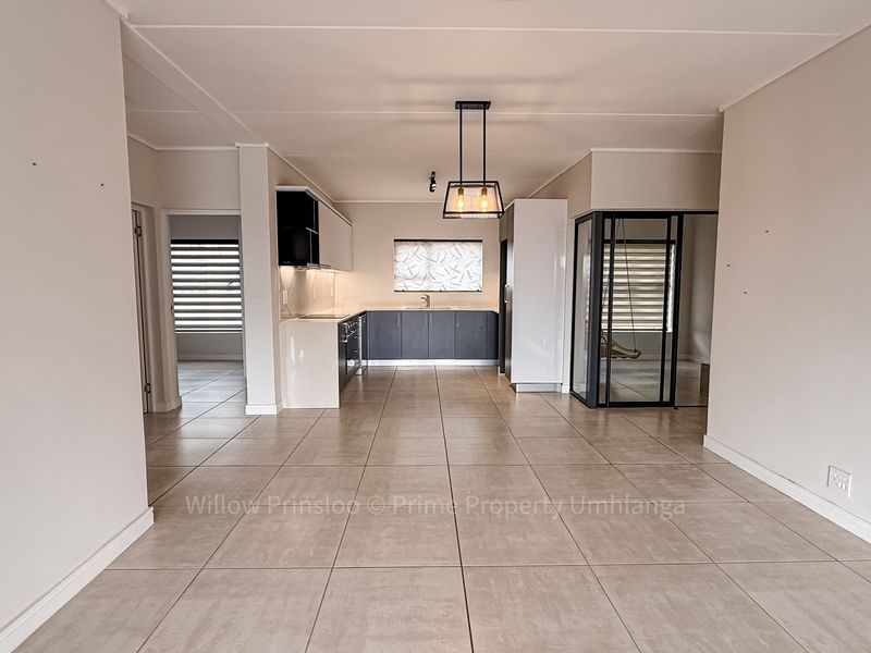 2.5 Bedroom 2 Bath Umdloti Beach Apartment - Photo 3