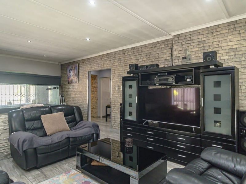 Modern 4 Bedroom Home with Flatlet in Prime Westville - Photo 8