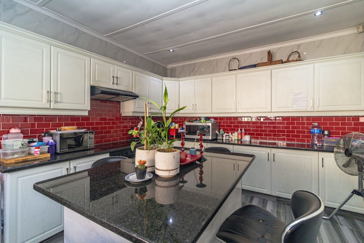 Modern 4 Bedroom Home with Flatlet in Prime Westville - Photo 5