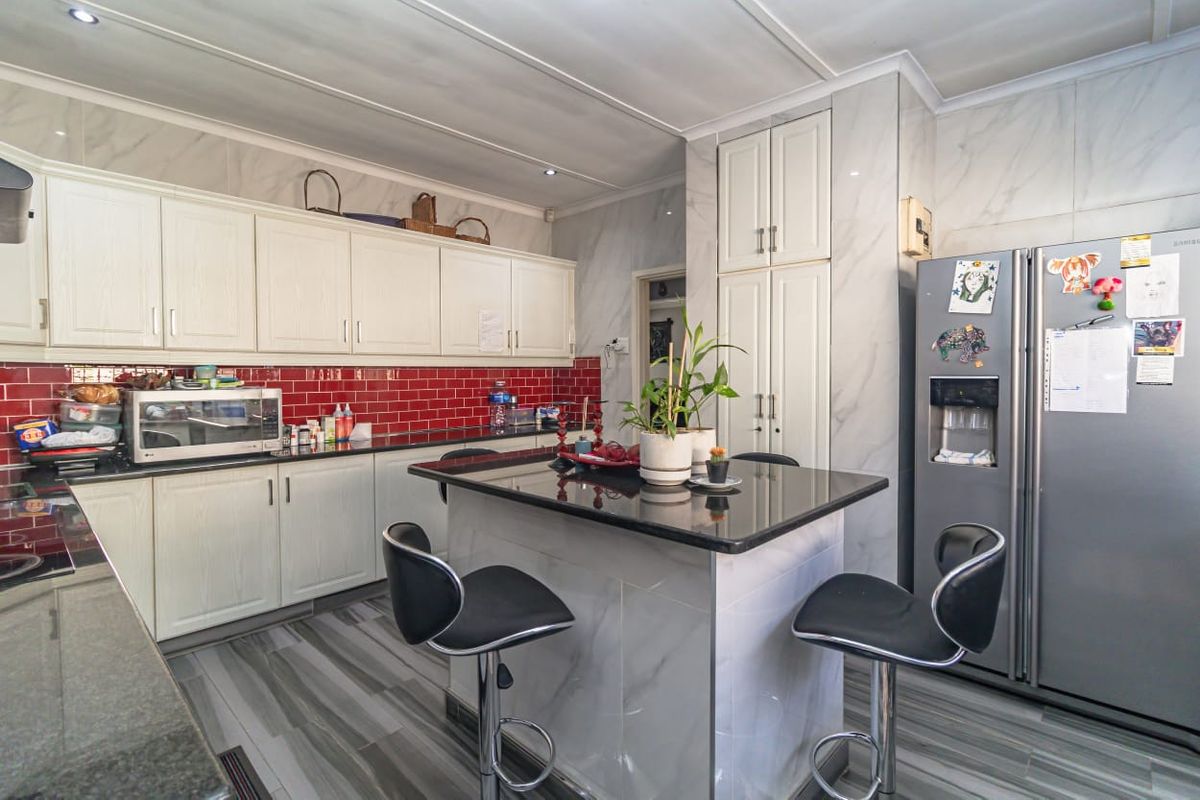 Modern 4 Bedroom Home with Flatlet in Prime Westville - Photo 4