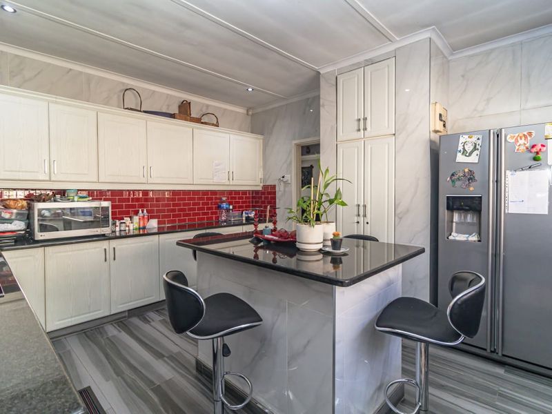 Modern 4 Bedroom Home with Flatlet in Prime Westville - Photo 4