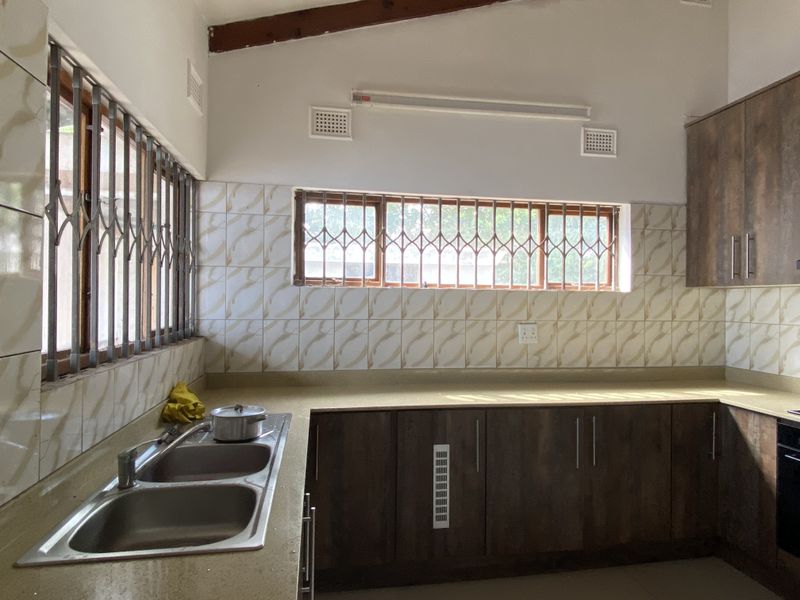 Spacious 3 Bedroom House For Sale In Westville - Photo 3