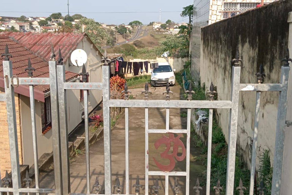 Spacious 2-Bedroom Home in Trenance Park - Photo 2