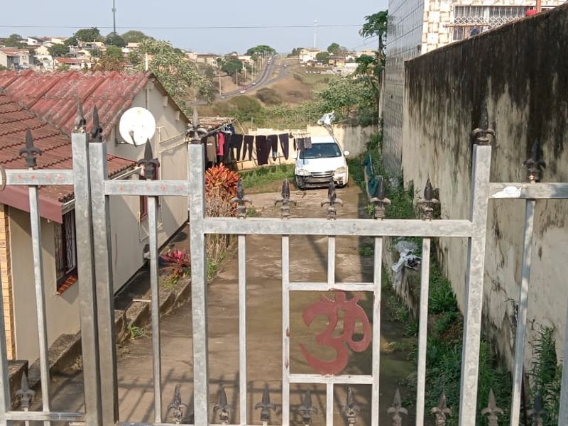 Spacious 2-Bedroom Home in Trenance Park - Photo 2