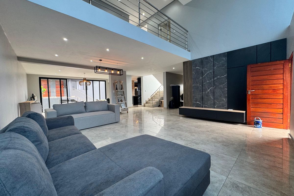 Spacious 4-Bedroom House For Let. - Photo 2