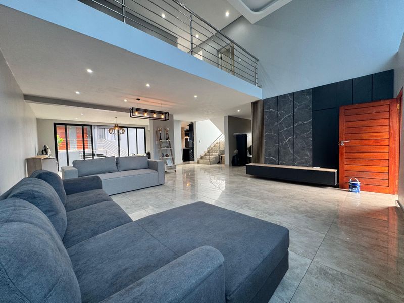 Spacious 4-Bedroom House For Let. - Photo 2